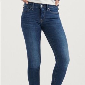 LUCKY BRAND BLUE CROP JEAN